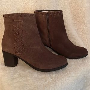 Matisse Brown Suede Ankle Boot. Size: 9
